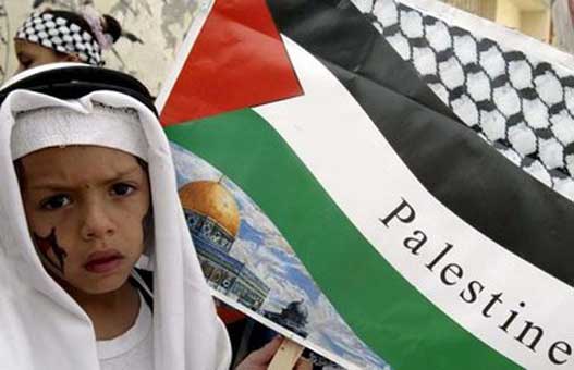 Palestine-child-and-flag